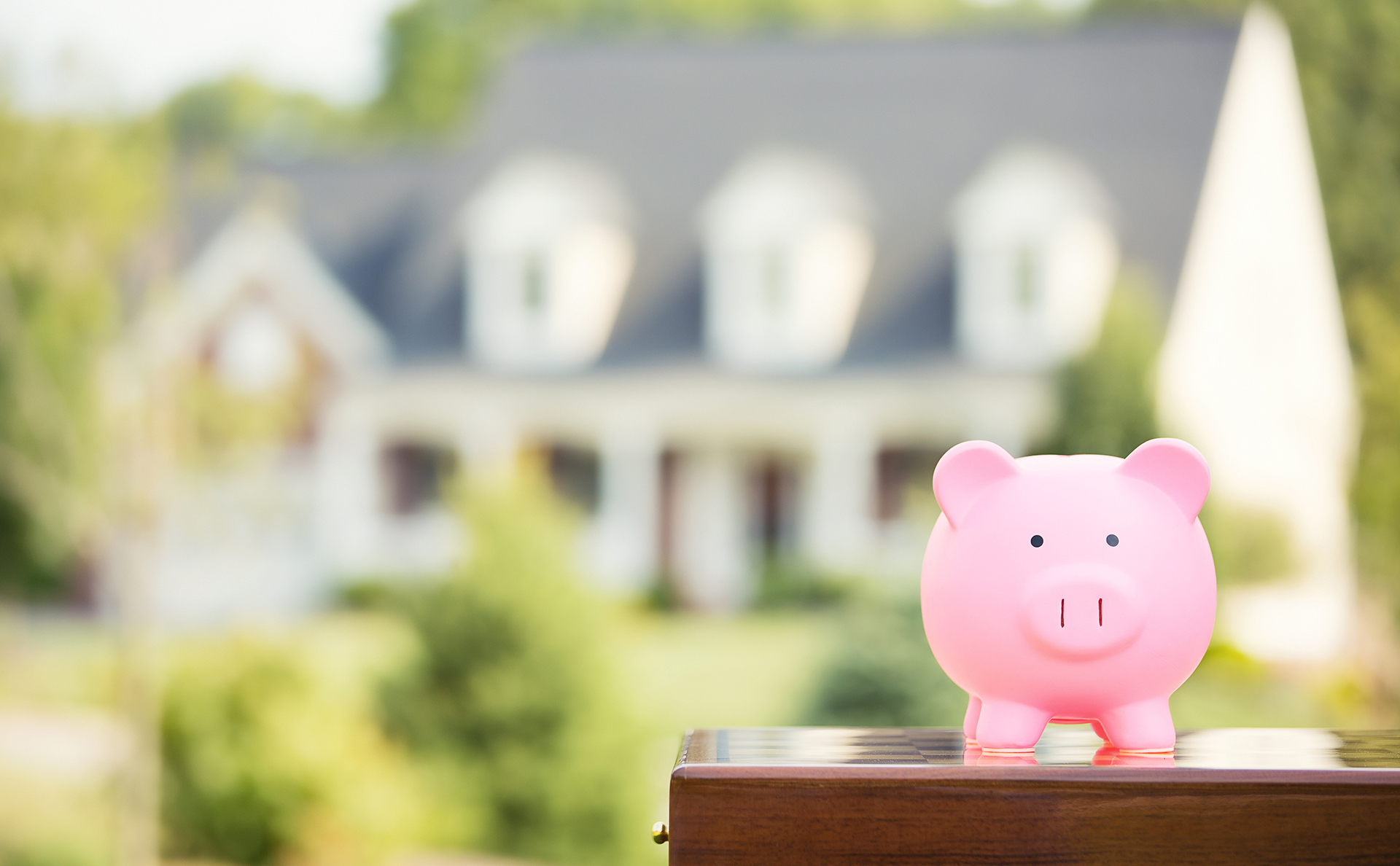 Budgeting-to-Buy-or-Sell-a-Home-with-Money-Piggy-Bank